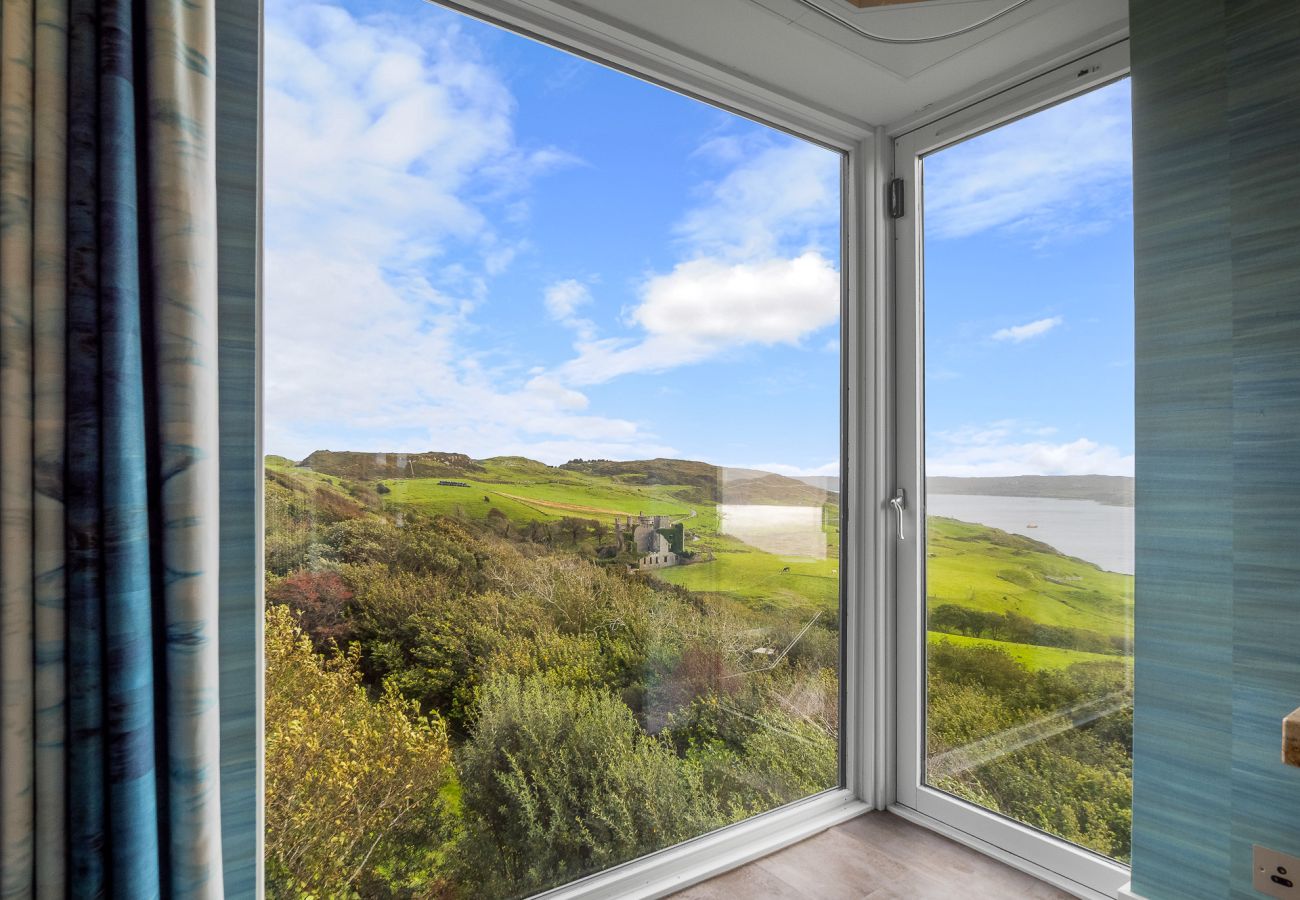Villa in Clifden - Suaimhneas Villa with Castle and Sea Views 