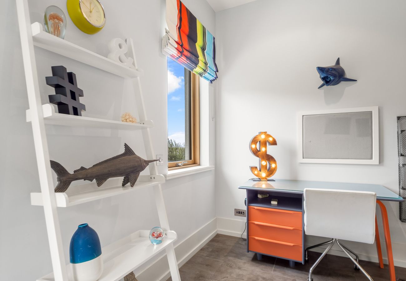 Villa in Clifden - Suaimhneas Villa with Castle and Sea Views 