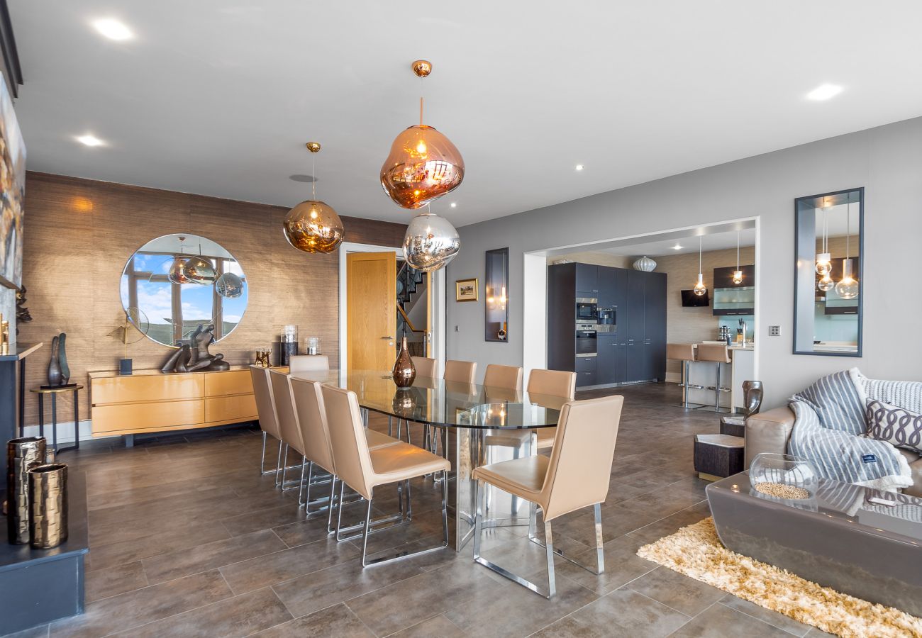 Villa in Clifden - Suaimhneas Villa with Castle and Sea Views 