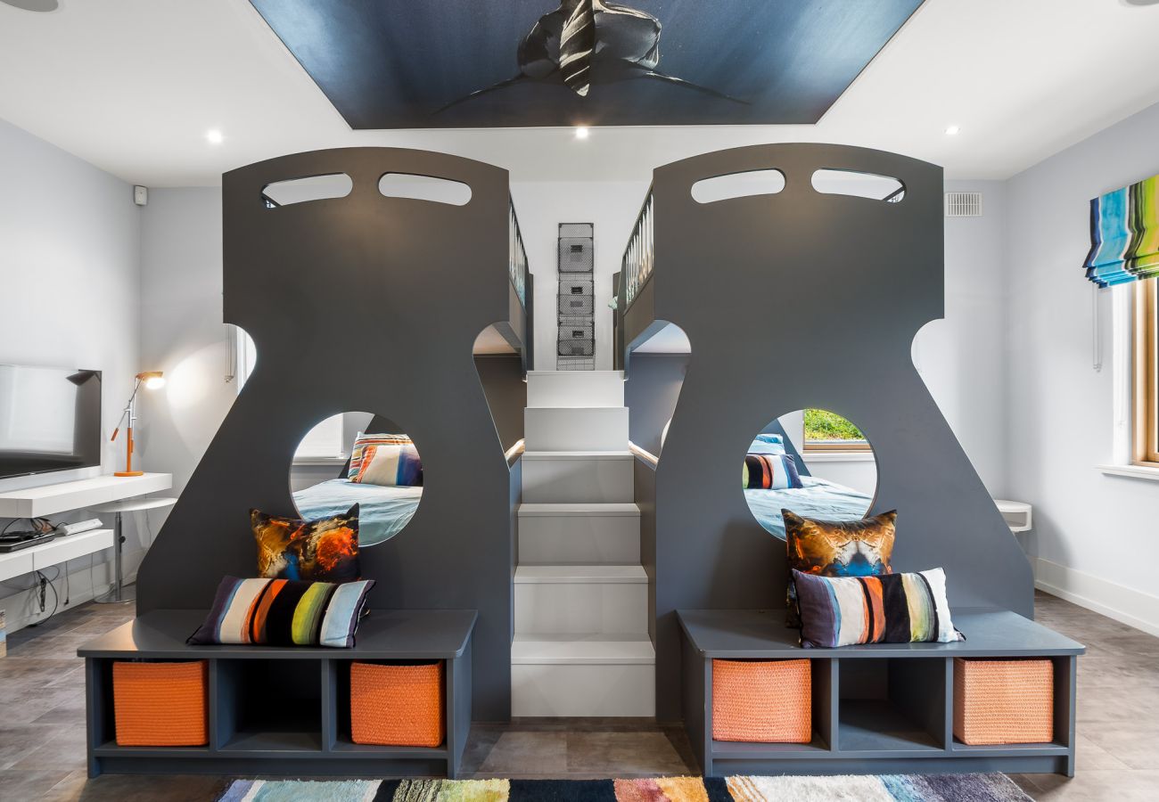 Villa in Clifden - Suaimhneas Villa with Castle and Sea Views 