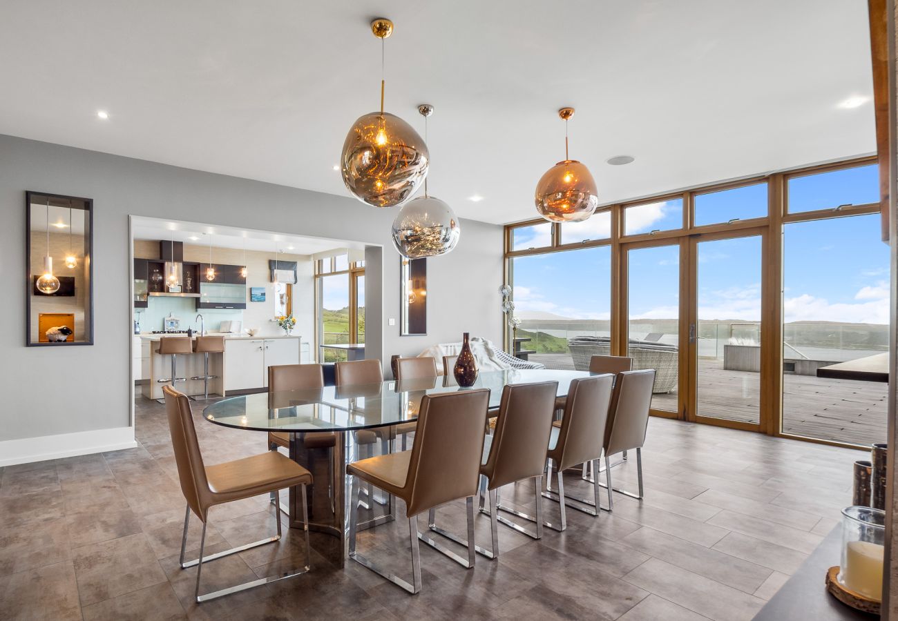 Villa in Clifden - Suaimhneas Villa with Castle and Sea Views 