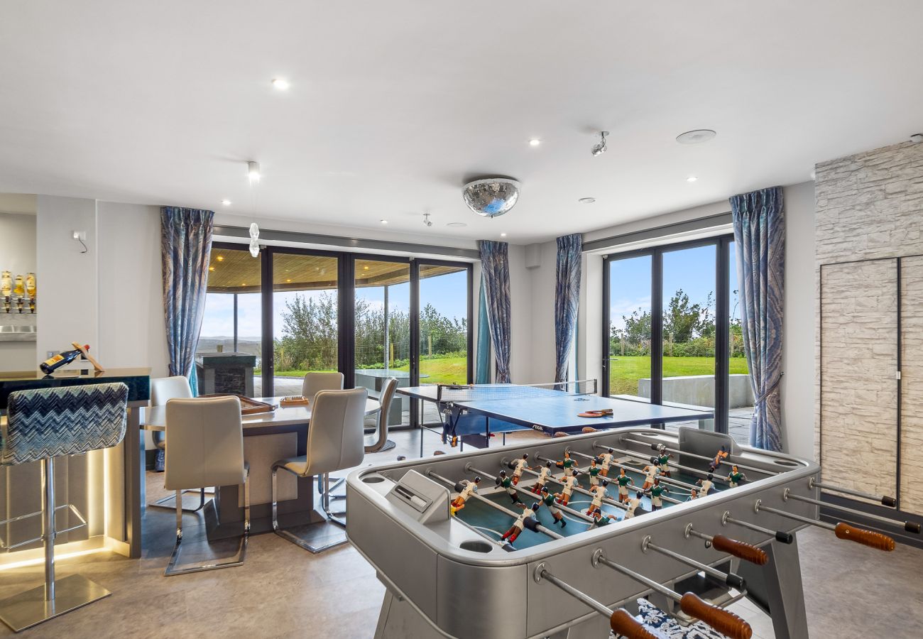 Villa in Clifden - Suaimhneas Villa with Castle and Sea Views 