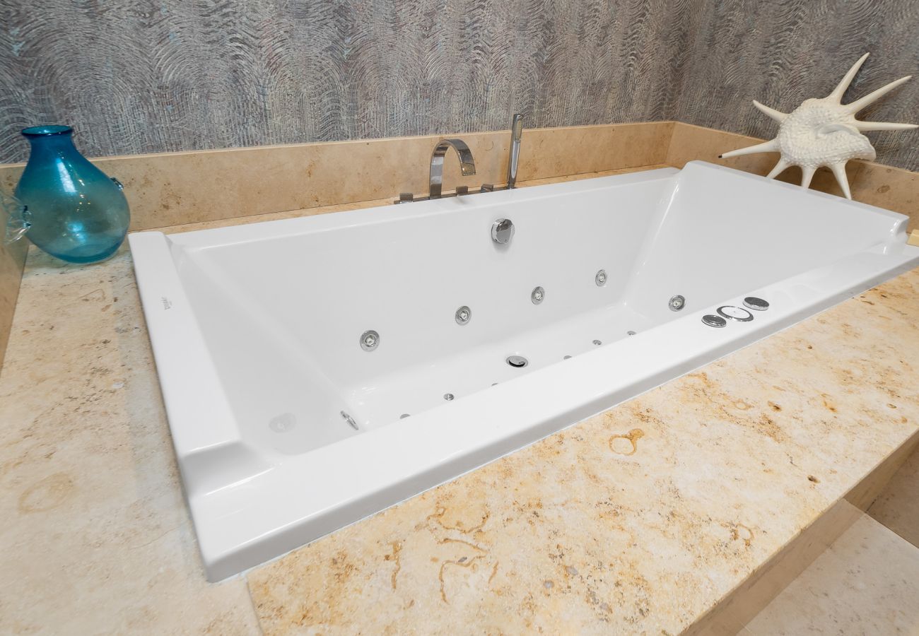 Villa in Clifden - Suaimhneas Villa with Castle and Sea Views 