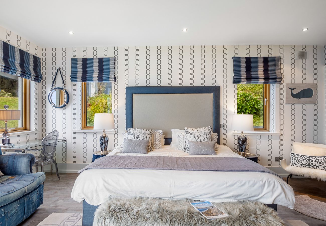 Villa in Clifden - Suaimhneas Villa with Castle and Sea Views 