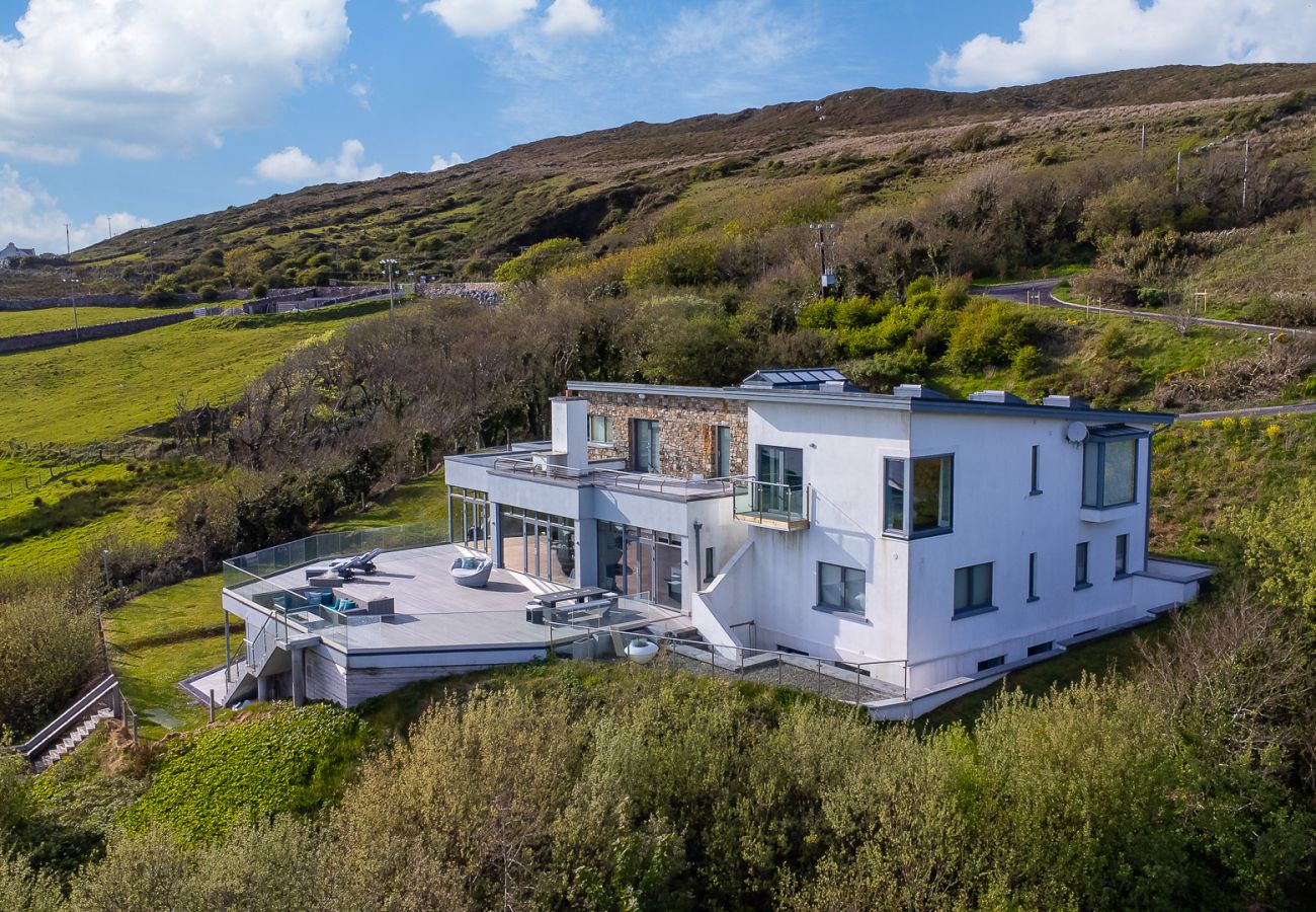 House in Clifden - Suaimhneas Villa with Castle and Sea Views 