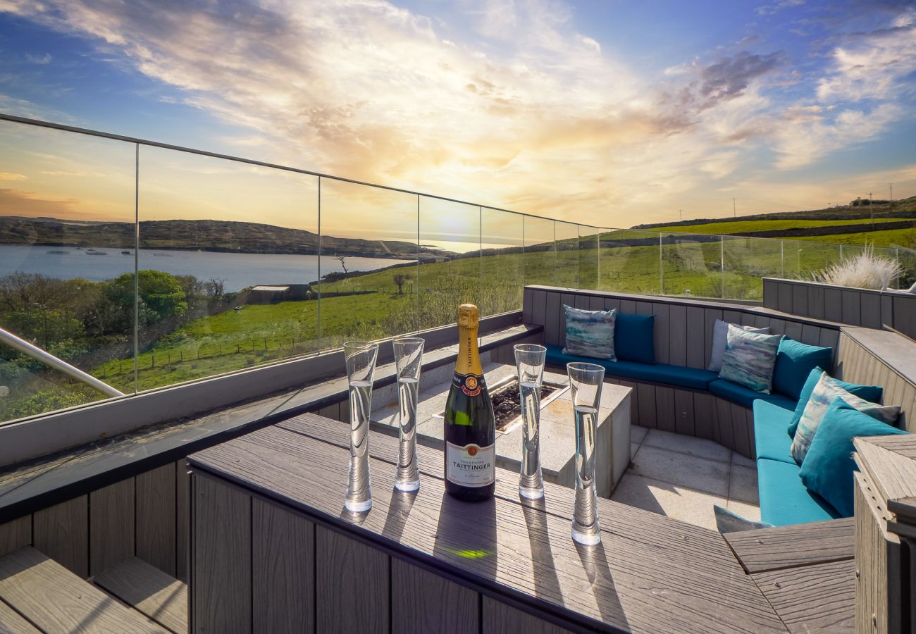 House in Clifden - Suaimhneas Villa with Castle and Sea Views 