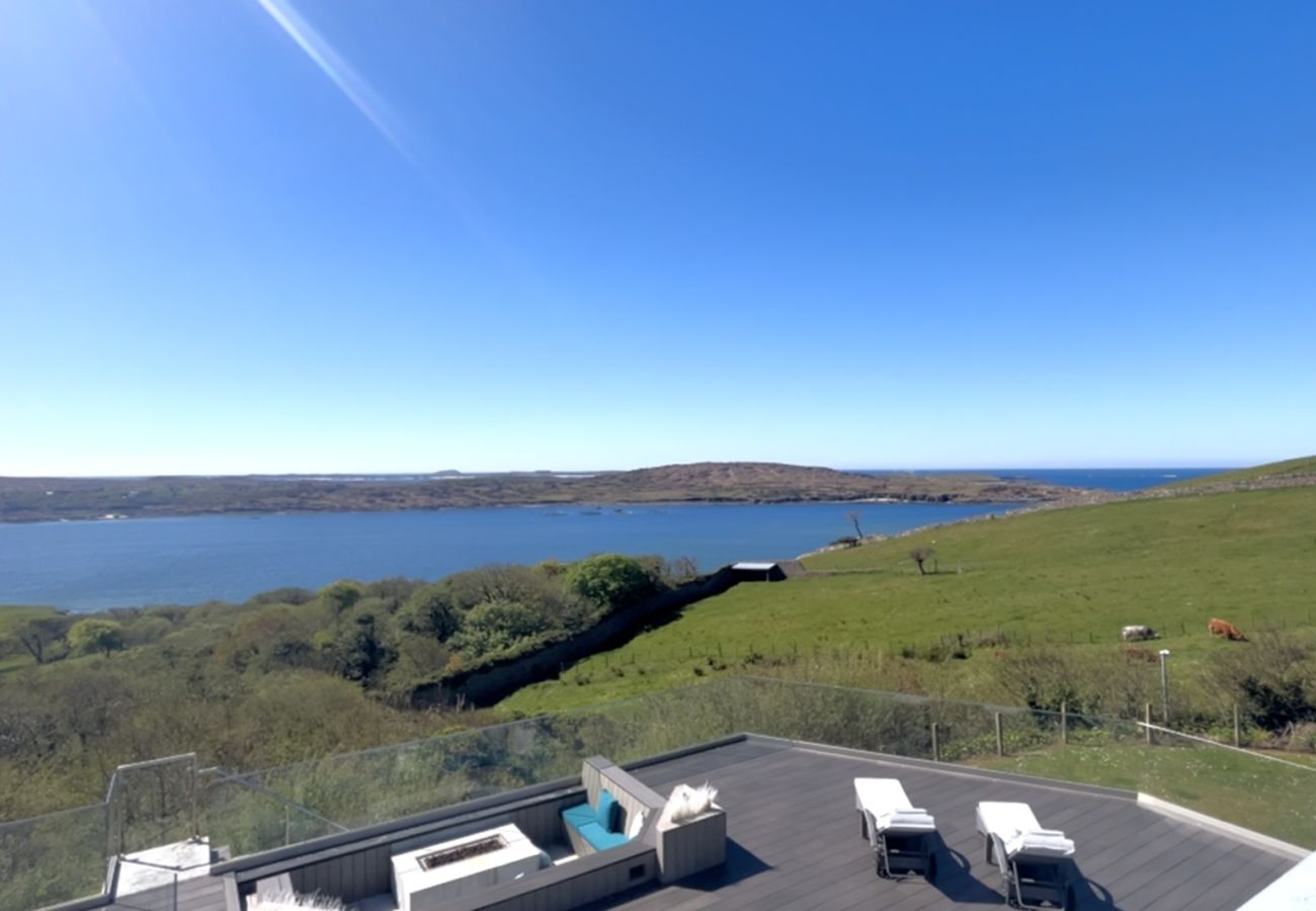 House in Clifden - Suaimhneas Villa with Castle and Sea Views 