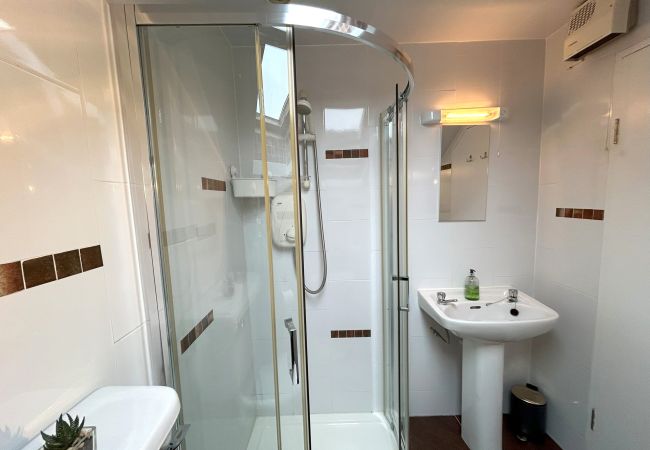 Cottage in Clifden - Set within the rolling green grounds is 93 Clifden Glen Cottage in Clifden - Set within the rolling green grounds is 93 Clifden Glen