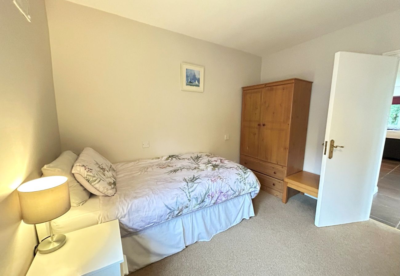 Cottage in Clifden - Set within the rolling green grounds is 93 Clifden Glen
