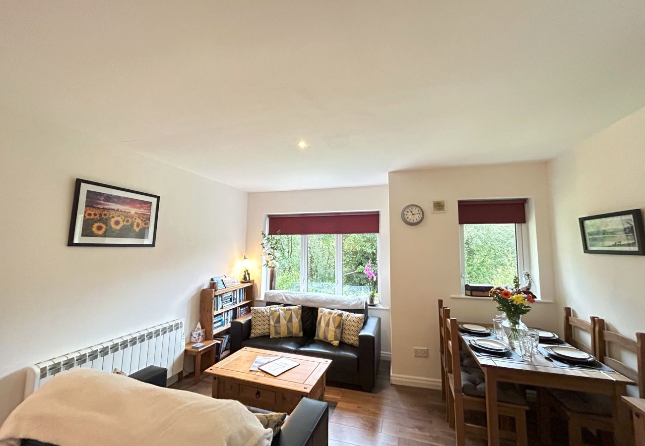 Cottage in Clifden - Set within the rolling green grounds is 93 Clifden Glen