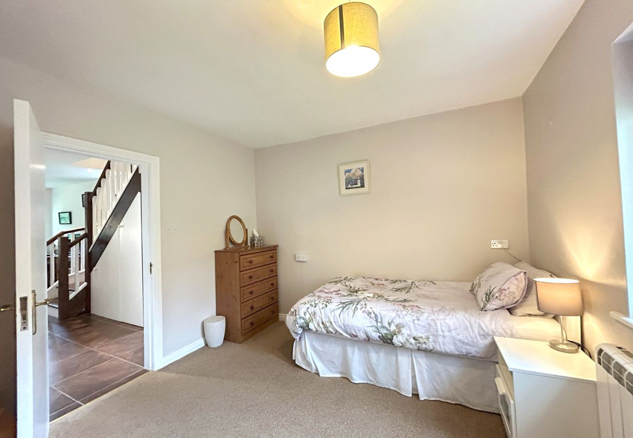Cottage in Clifden - Set within the rolling green grounds is 93 Clifden Glen