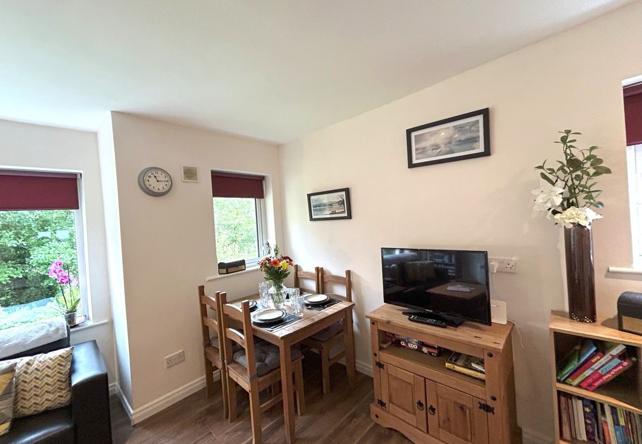 Cottage in Clifden - Set within the rolling green grounds is 93 Clifden Glen