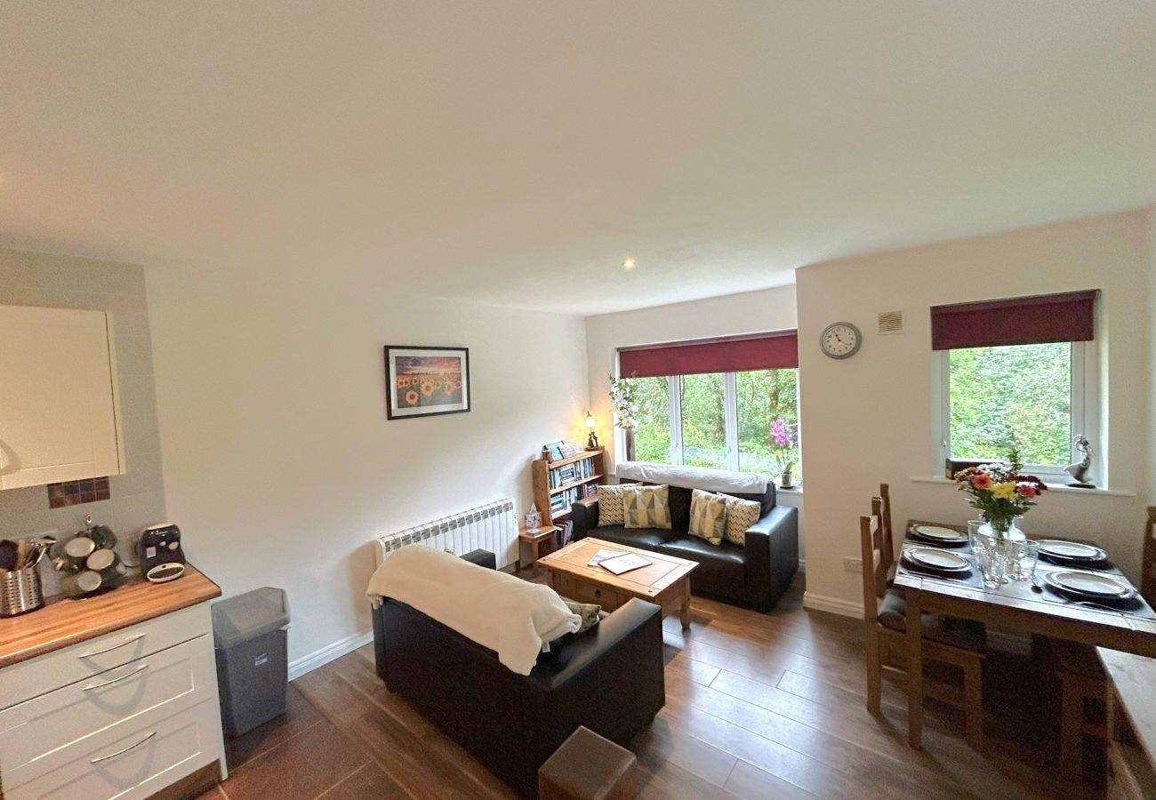 Cottage in Clifden - Set within the rolling green grounds is 93 Clifden Glen