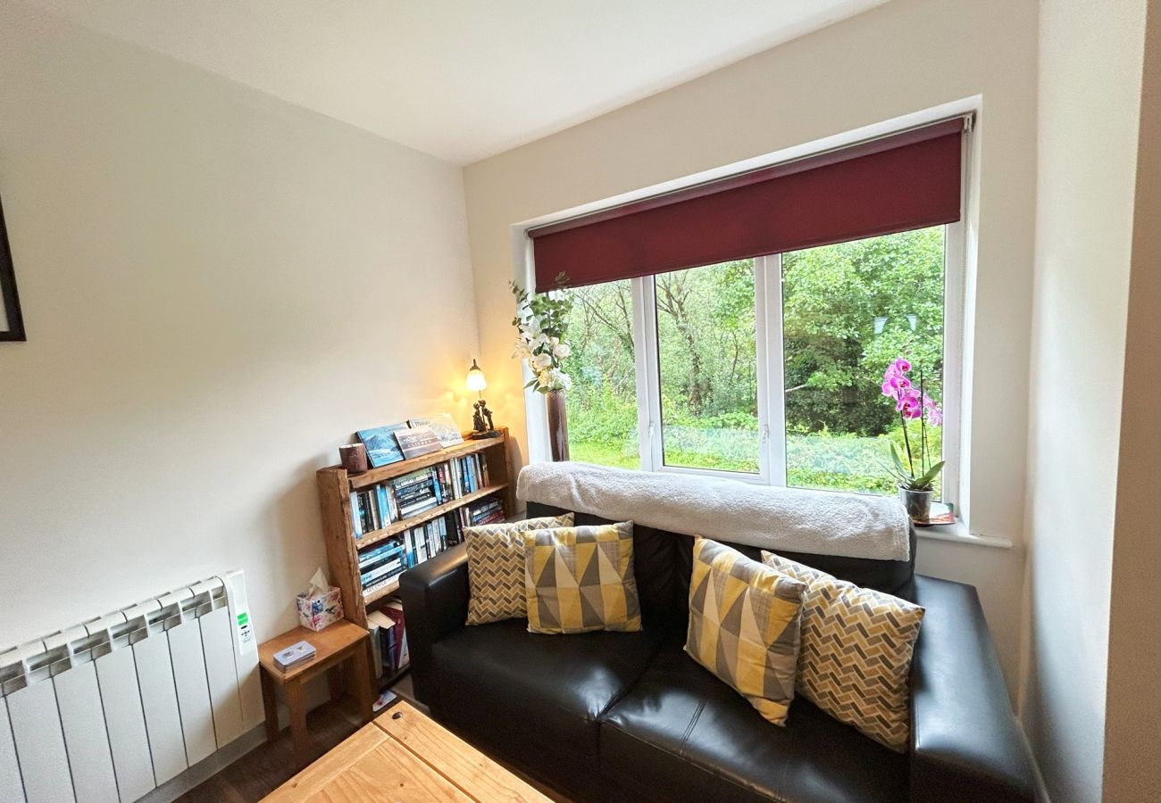 Cottage in Clifden - Set within the rolling green grounds is 93 Clifden Glen