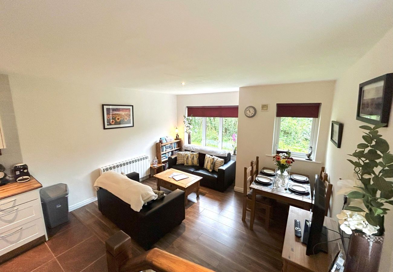 Cottage in Clifden - Set within the rolling green grounds is 93 Clifden Glen