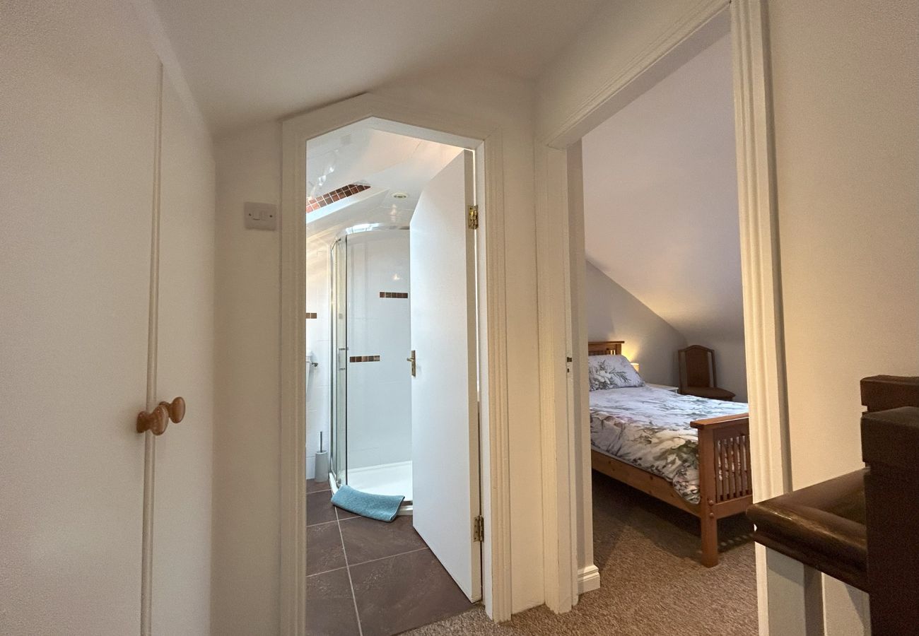 Cottage in Clifden - Set within the rolling green grounds is 93 Clifden Glen