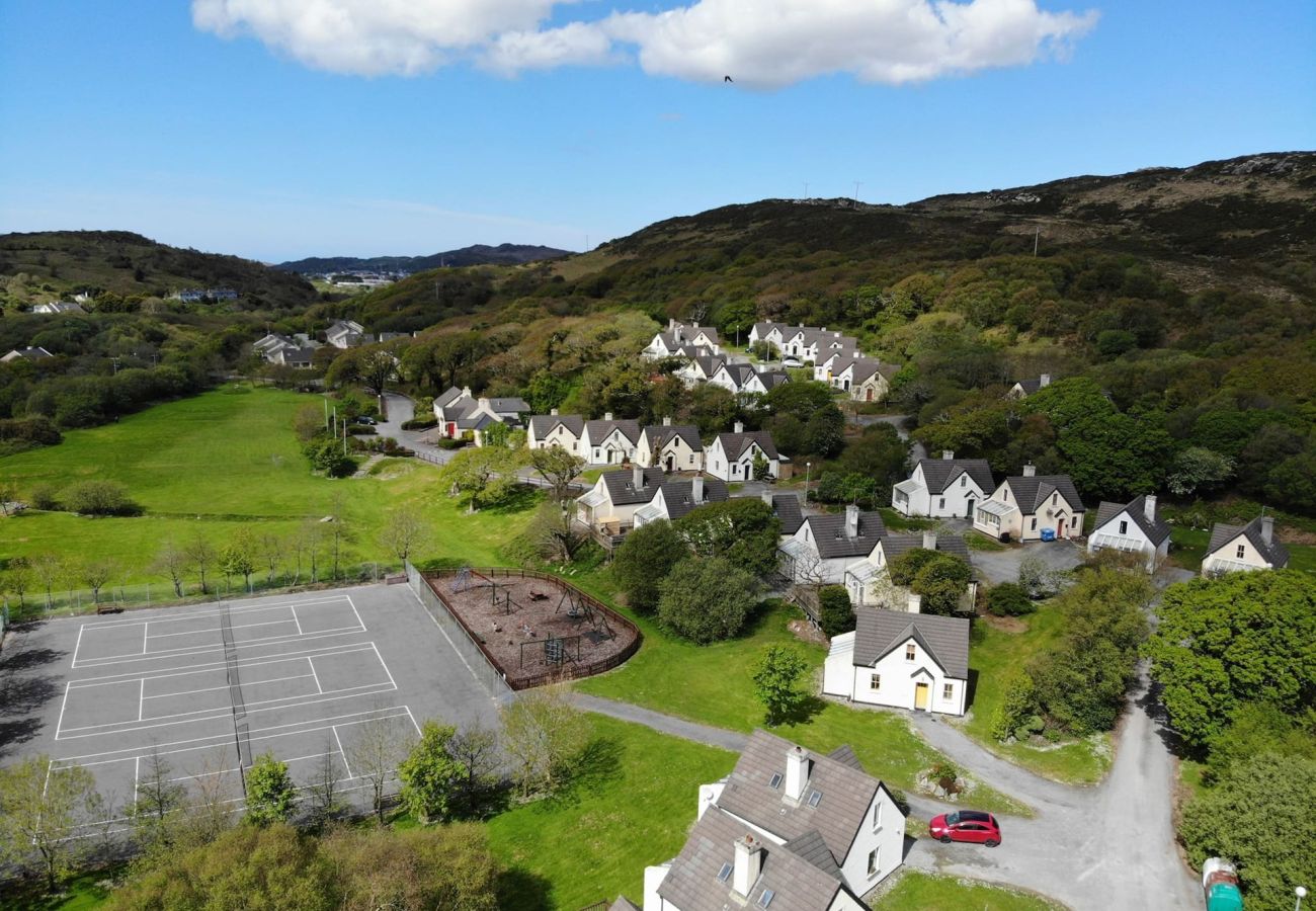 Cottage in Clifden - Set within the rolling green grounds is 93 Clifden Glen