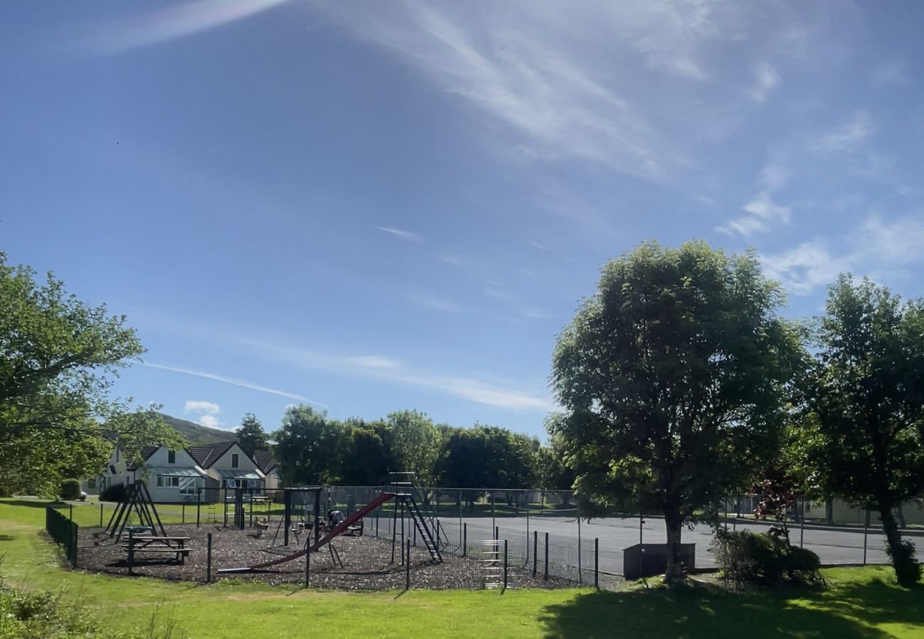 Cottage in Clifden - Set within the rolling green grounds is 93 Clifden Glen