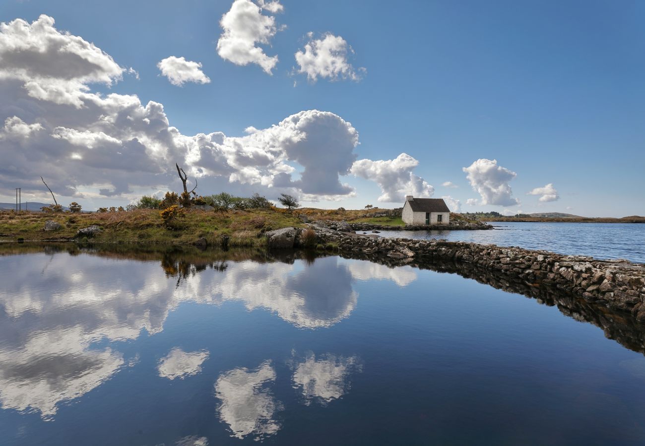 Apartment in Clifden - 17 Clifden Court getaway with free parking