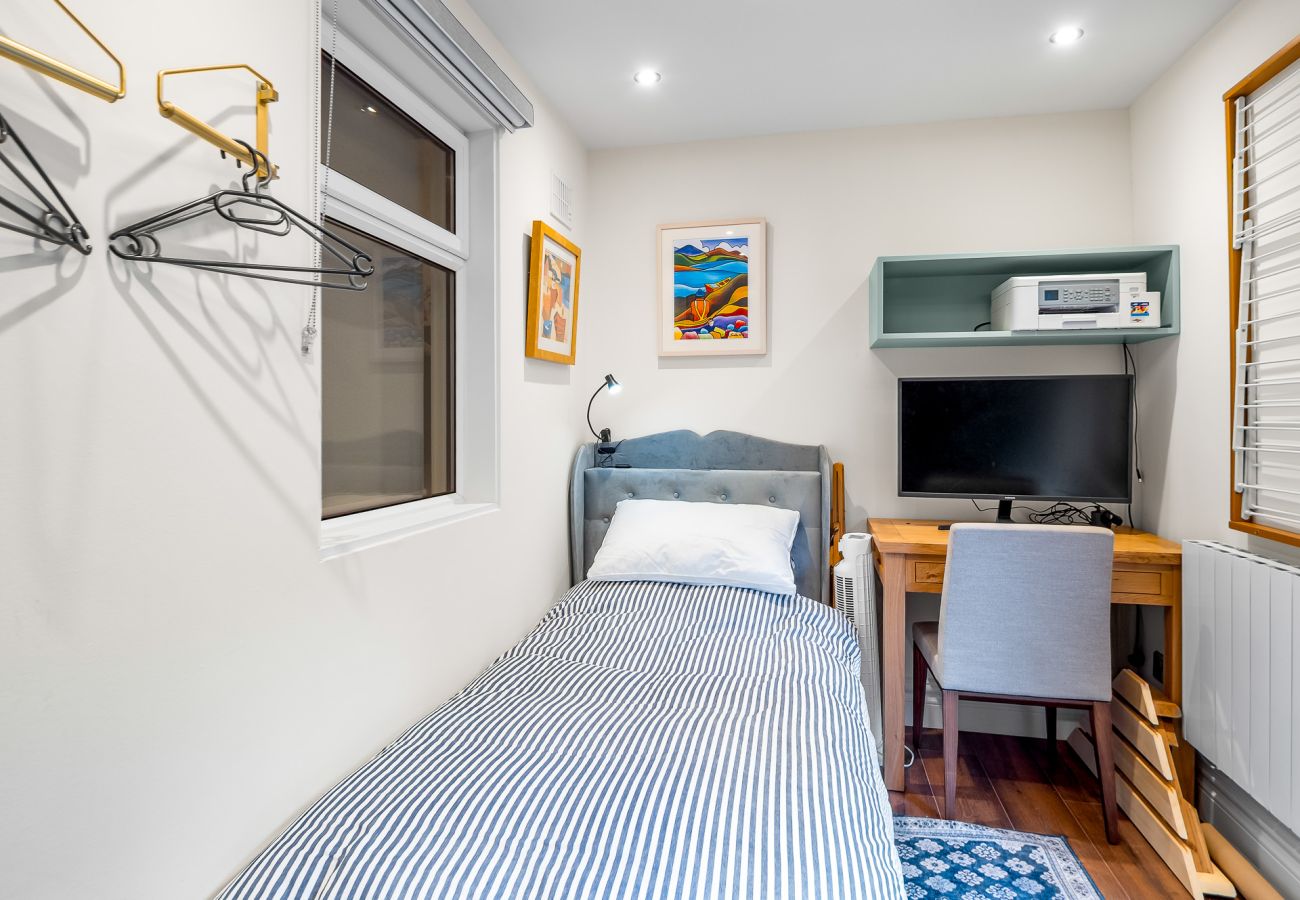 Apartment in Roundstone - A Coastal Haven at 2 Harbour View  Apartment in Roundstone - A Coastal Haven at 2 Harbour View