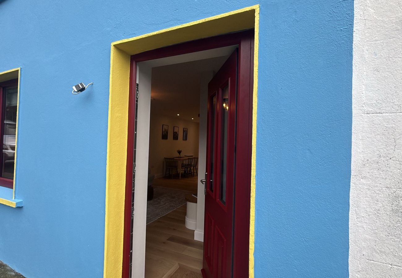 House in Clifden - The Old Forge in the Heart of  Clifden Town