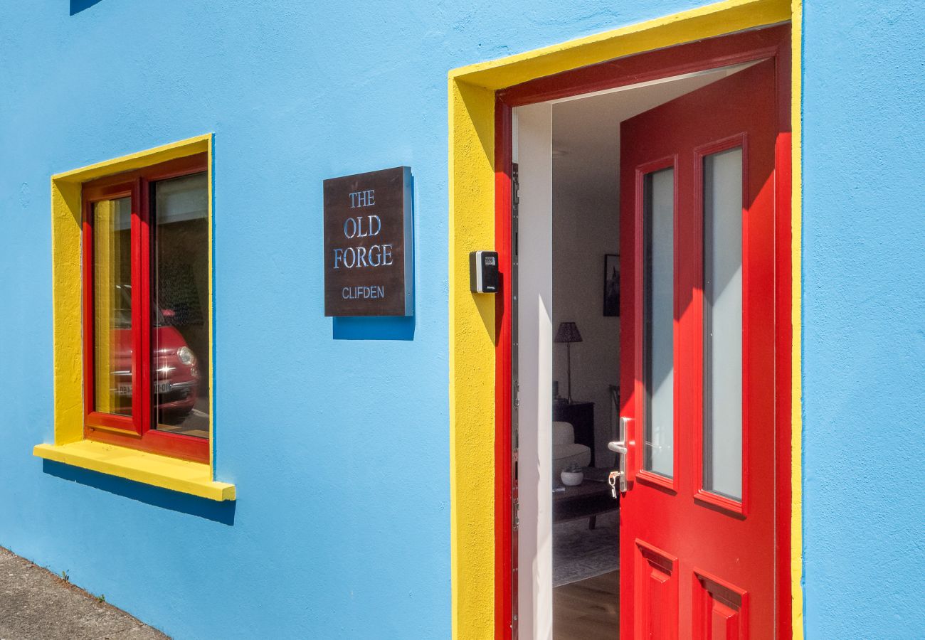 House in Clifden - The Old Forge in the Heart of  Clifden Town