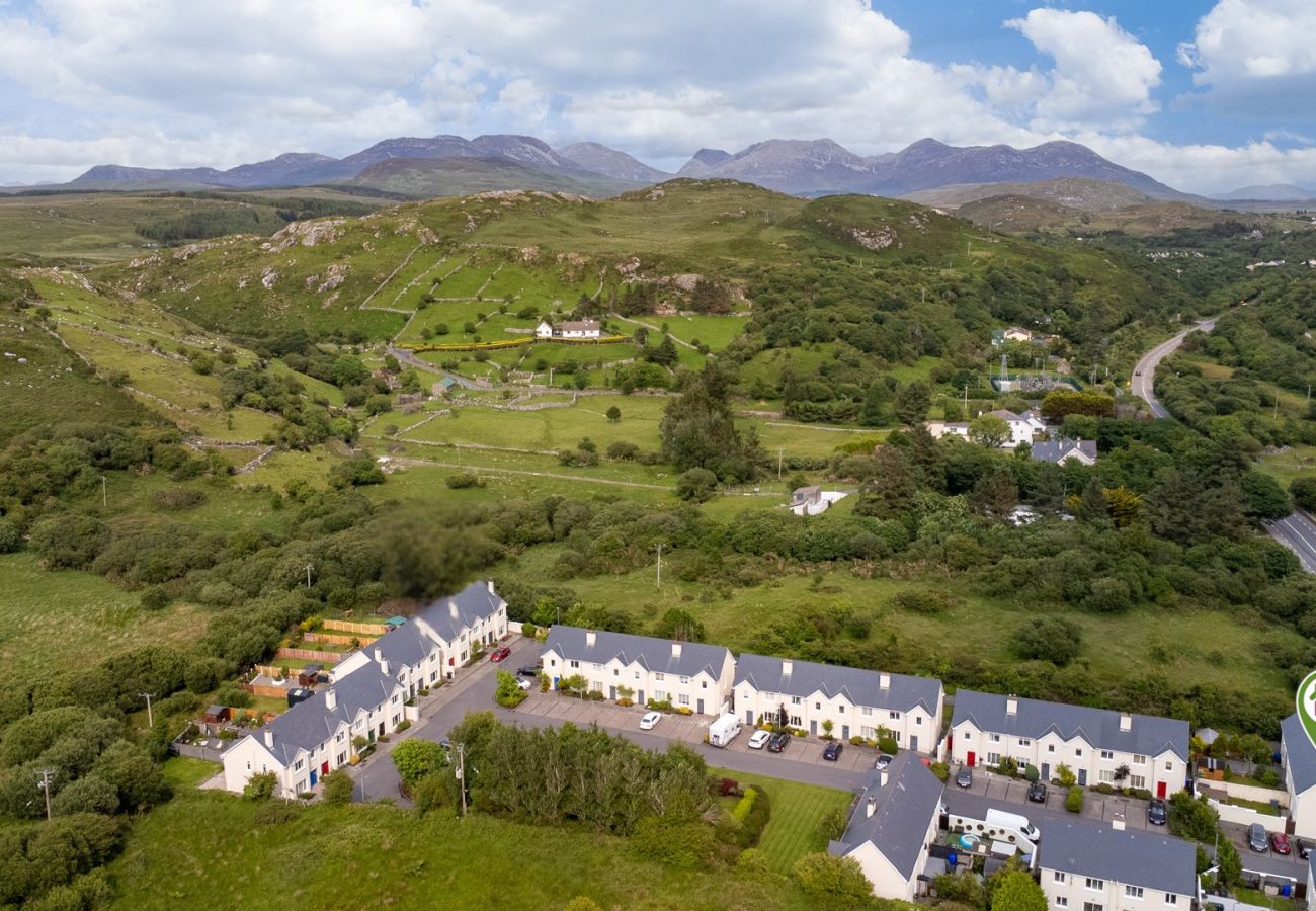 Terraced House in Clifden - Cuirt Cregg Clifden Holiday Home