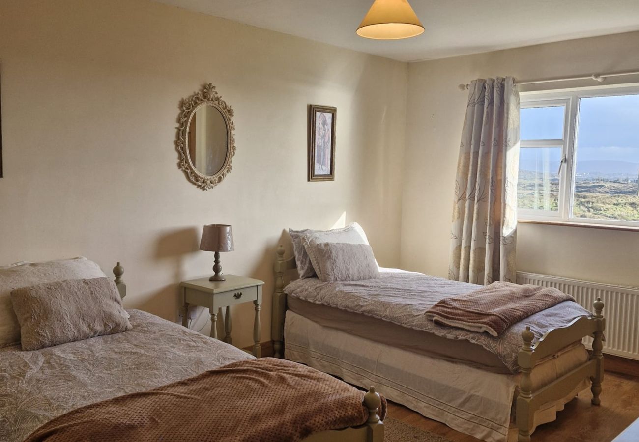 House in Carna - Teach Na hAirde with Stunning Views 