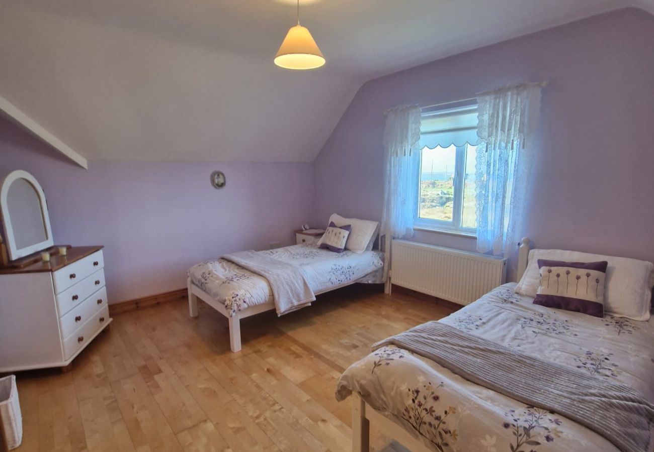 House in Carna - Teach Na hAirde with Stunning Views 