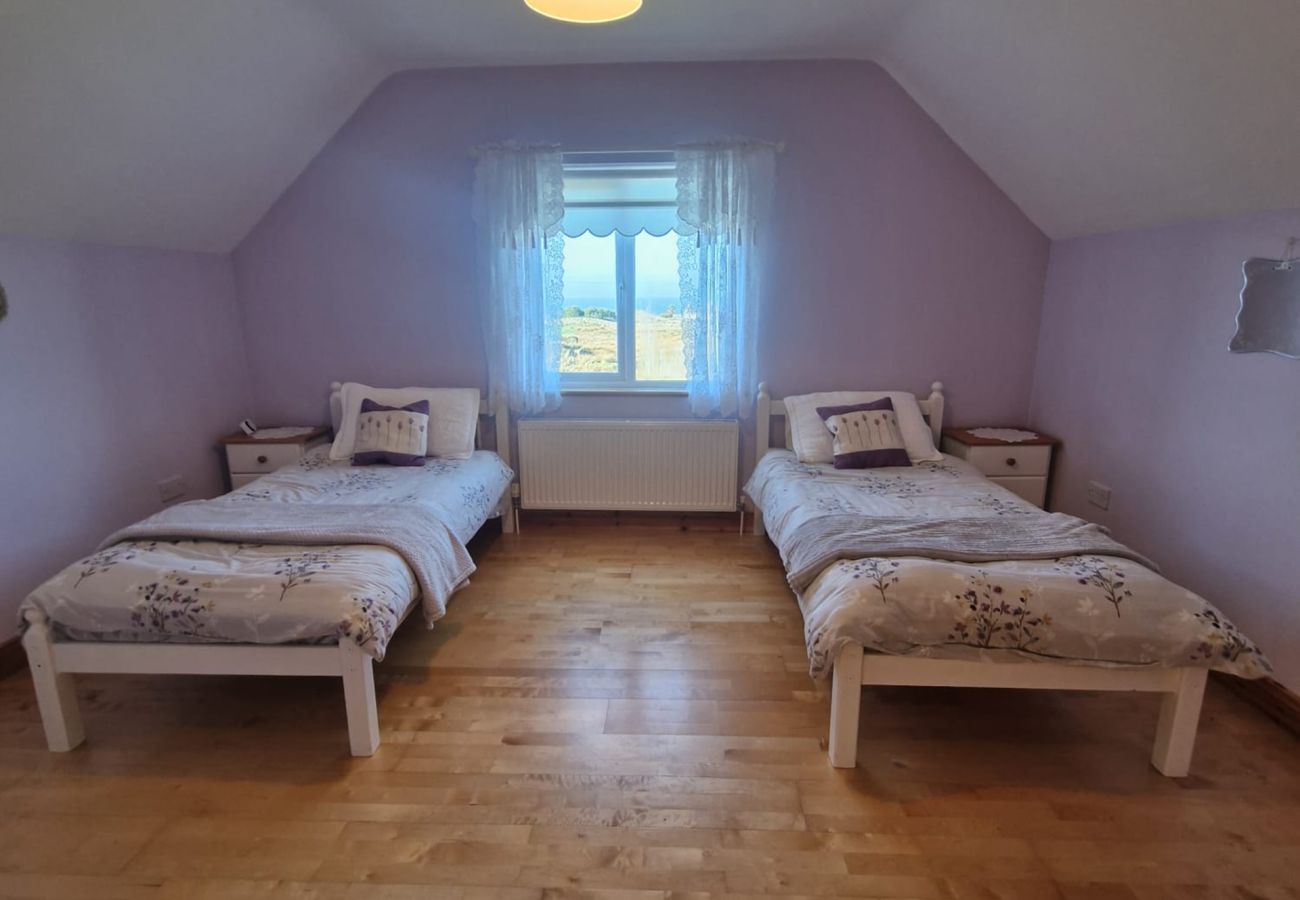 House in Carna - Teach Na hAirde with Stunning Views 