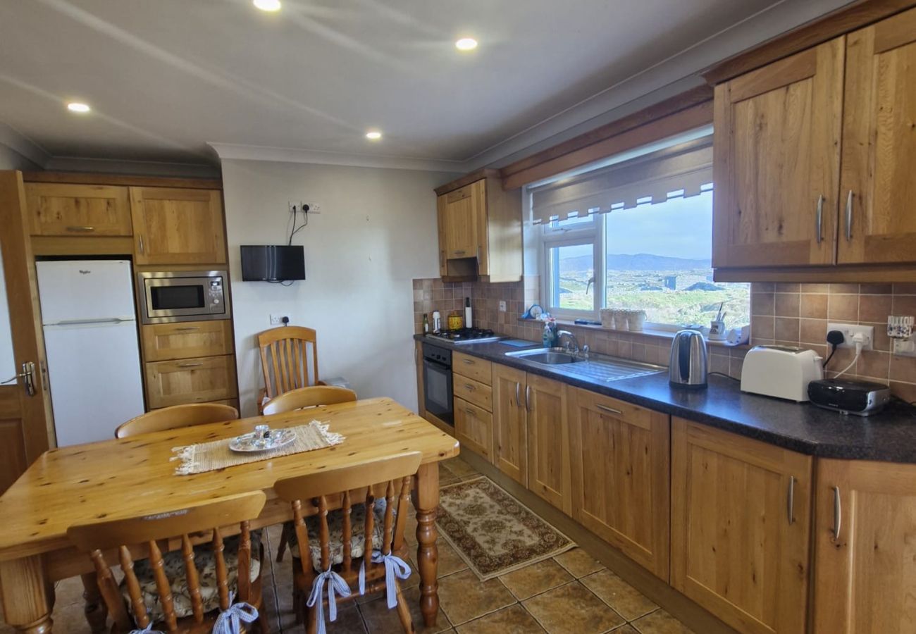 House in Carna - Teach Na hAirde with Stunning Views 