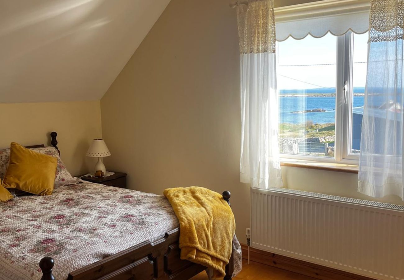 House in Carna - Teach Na hAirde with Stunning Views 