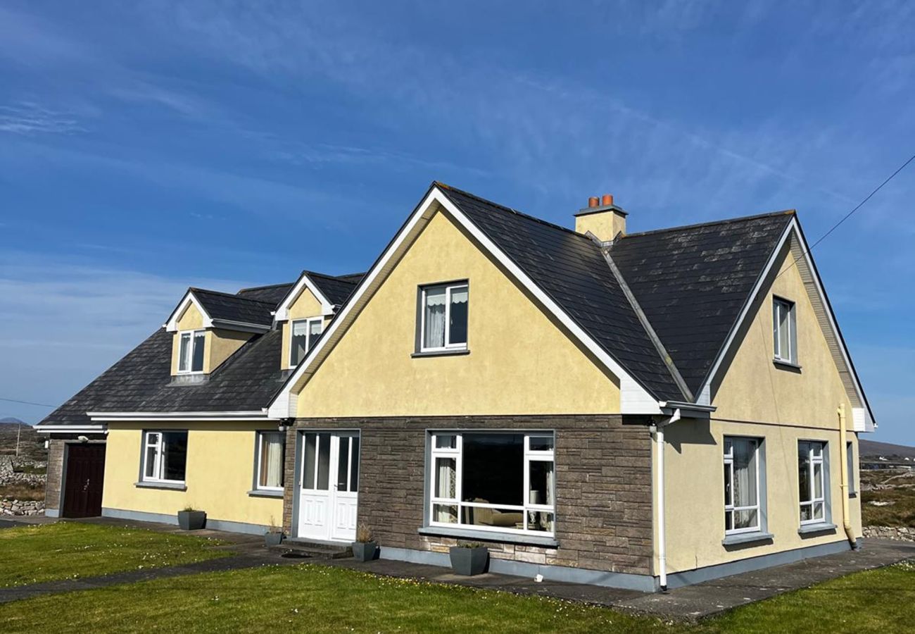 House in Carna - Teach Na hAirde with Stunning Views 
