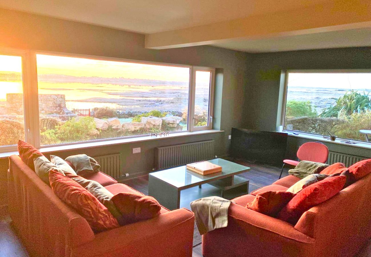 House in Rosmuck - Bun Inbhir cottage with views