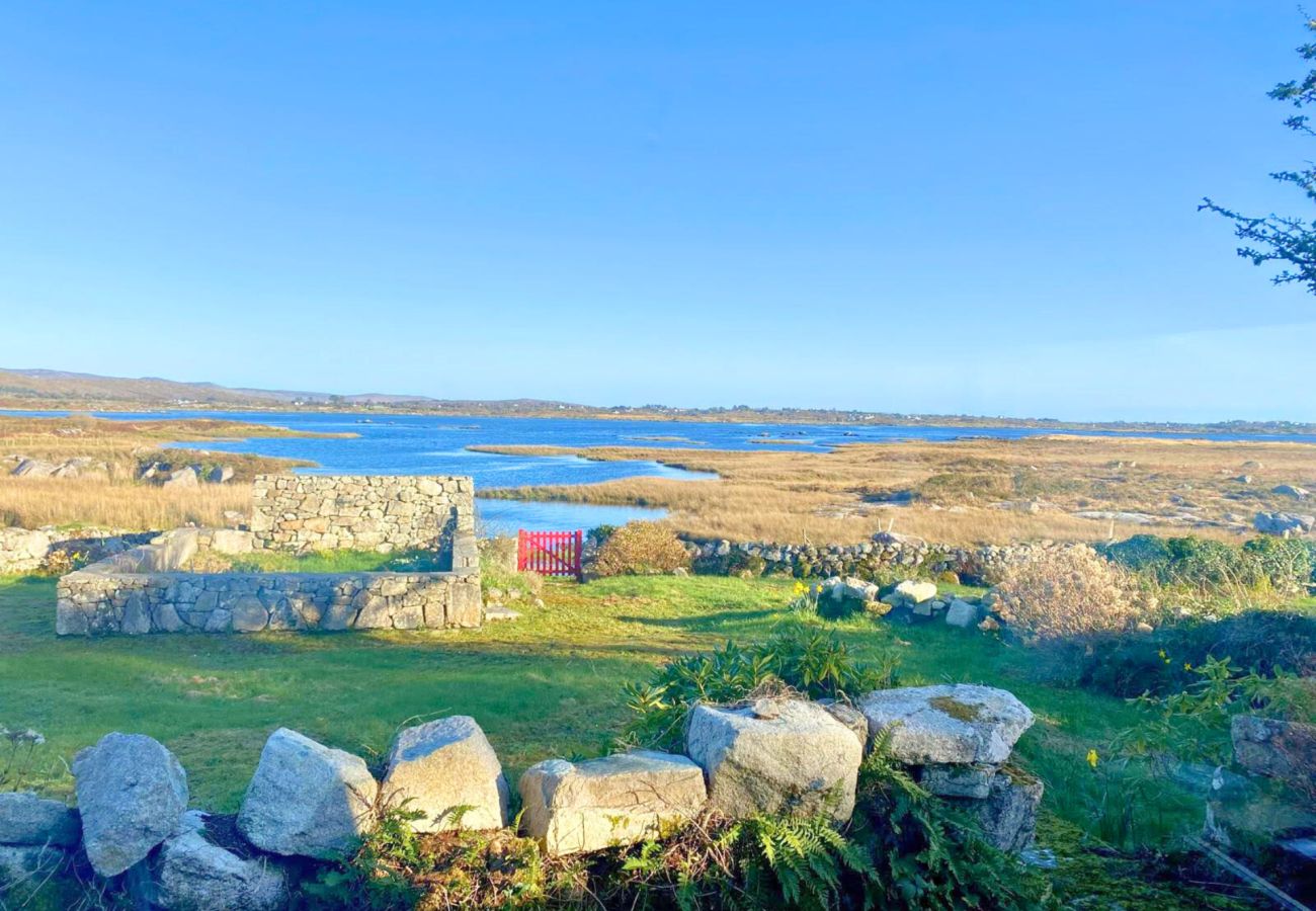 House in Rosmuck - Bun Inbhir cottage with views