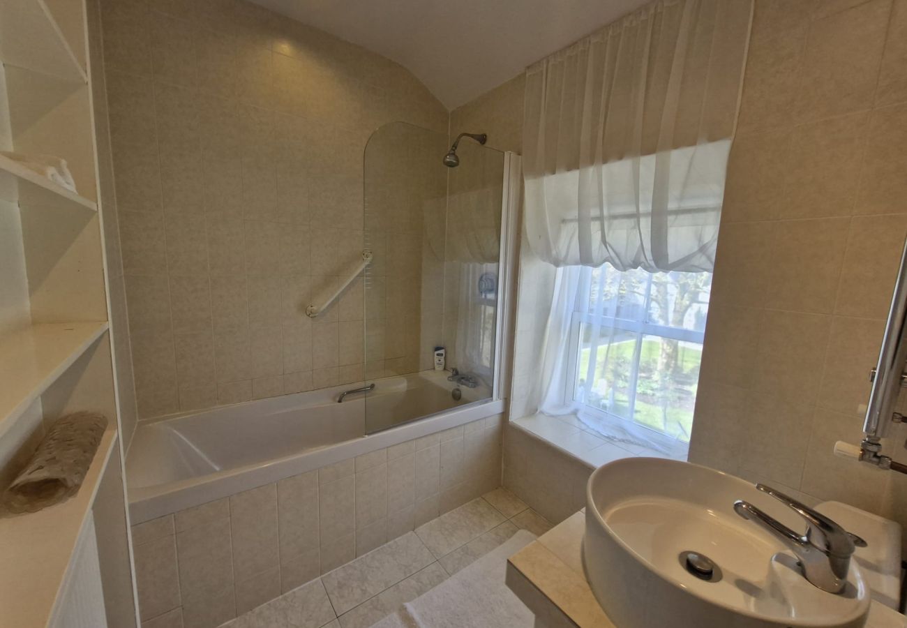 House in Rosscahill - Park Hall at Ross Castle with panoramic views 