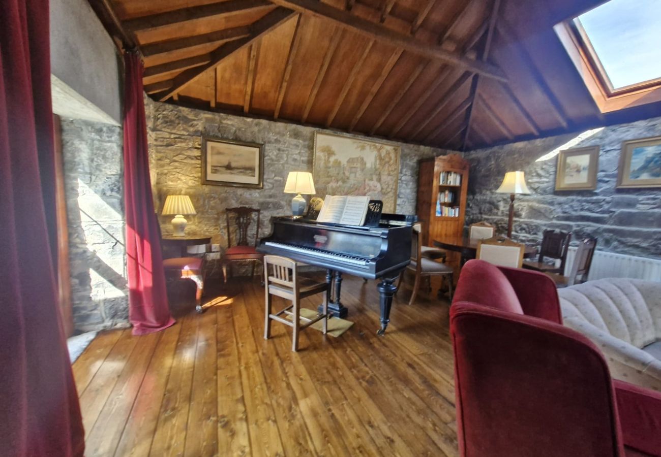 House in Rosscahill - Park Hall at Ross Castle with panoramic views 