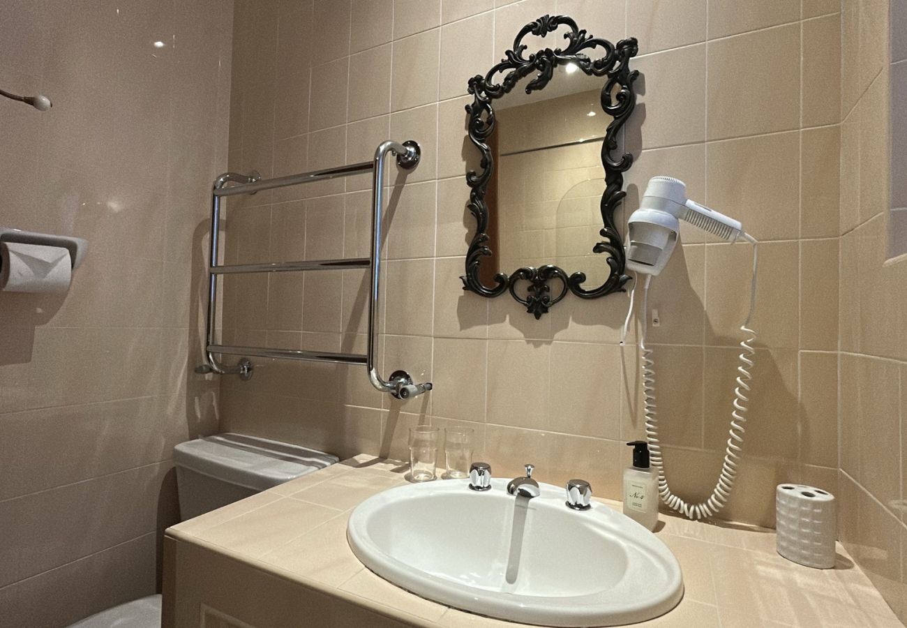 House in Rosscahill - Park Hall at Ross Castle with panoramic views 