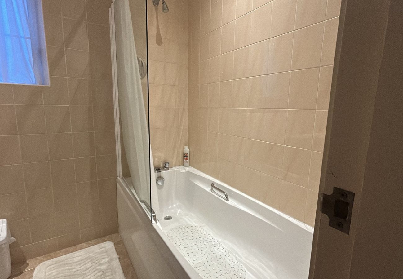 House in Rosscahill - Park Hall at Ross Castle with panoramic views 