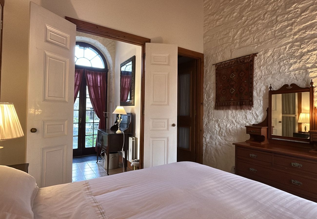 House in Rosscahill - Park Hall at Ross Castle with panoramic views 