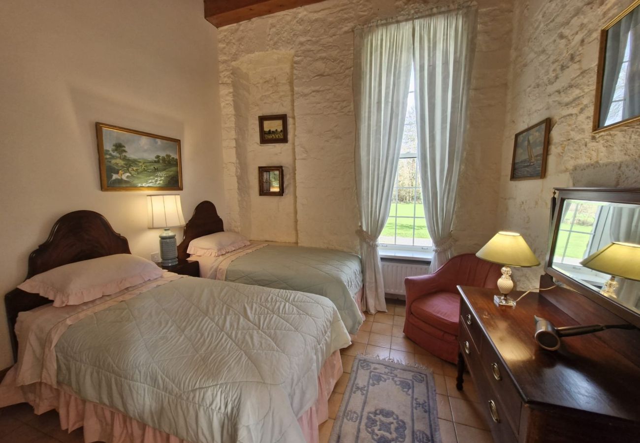 House in Rosscahill - Park Hall at Ross Castle with panoramic views 