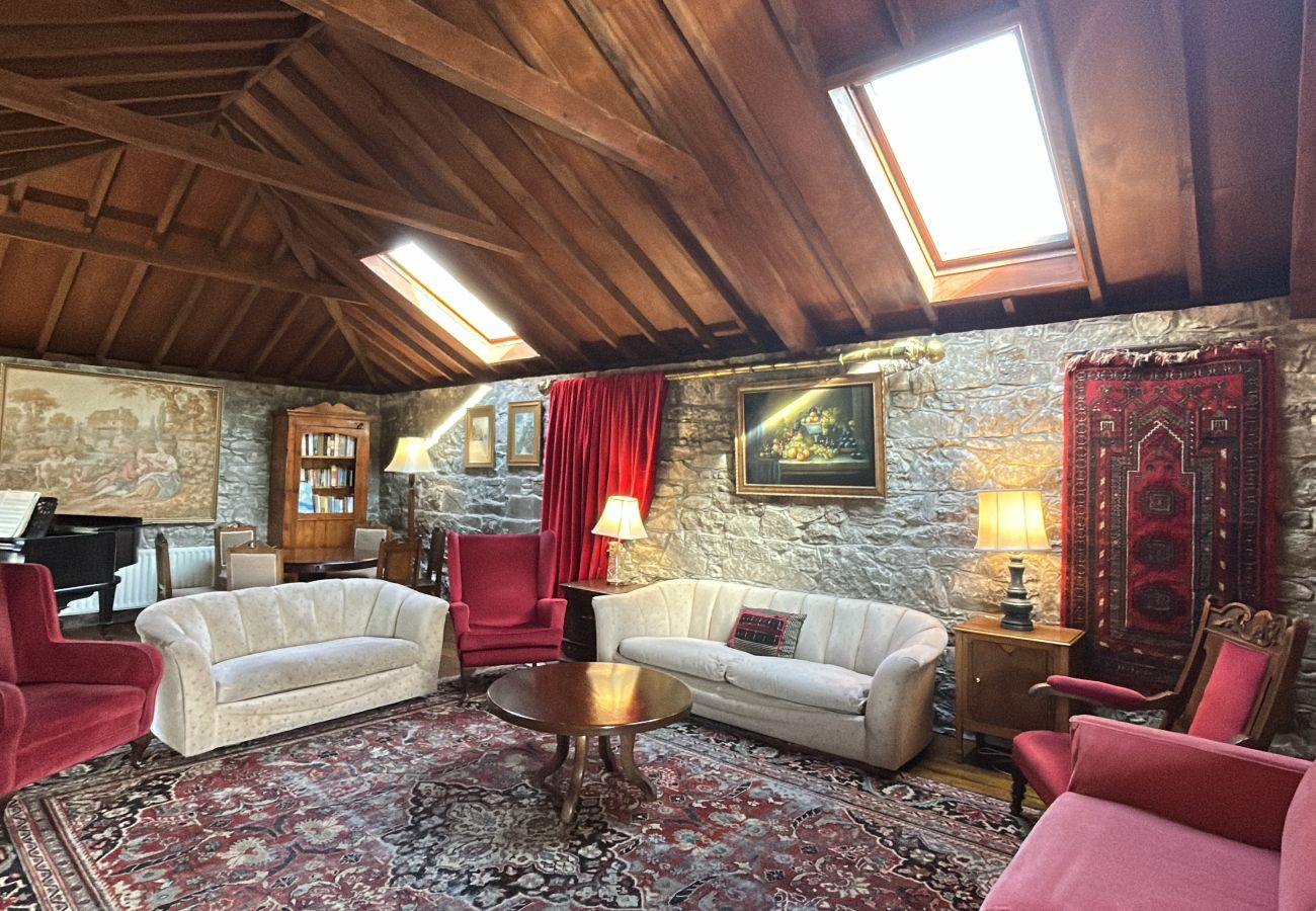 House in Rosscahill - Park Hall at Ross Castle with panoramic views 