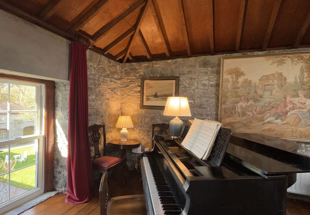 House in Rosscahill - Park Hall at Ross Castle with panoramic views 