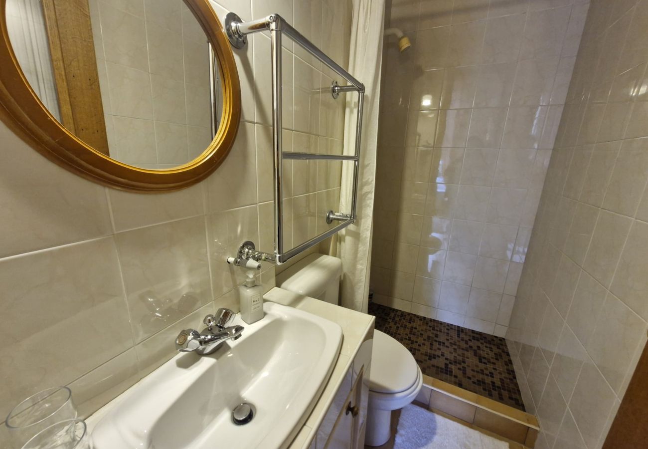 House in Rosscahill - Park Hall at Ross Castle with panoramic views 