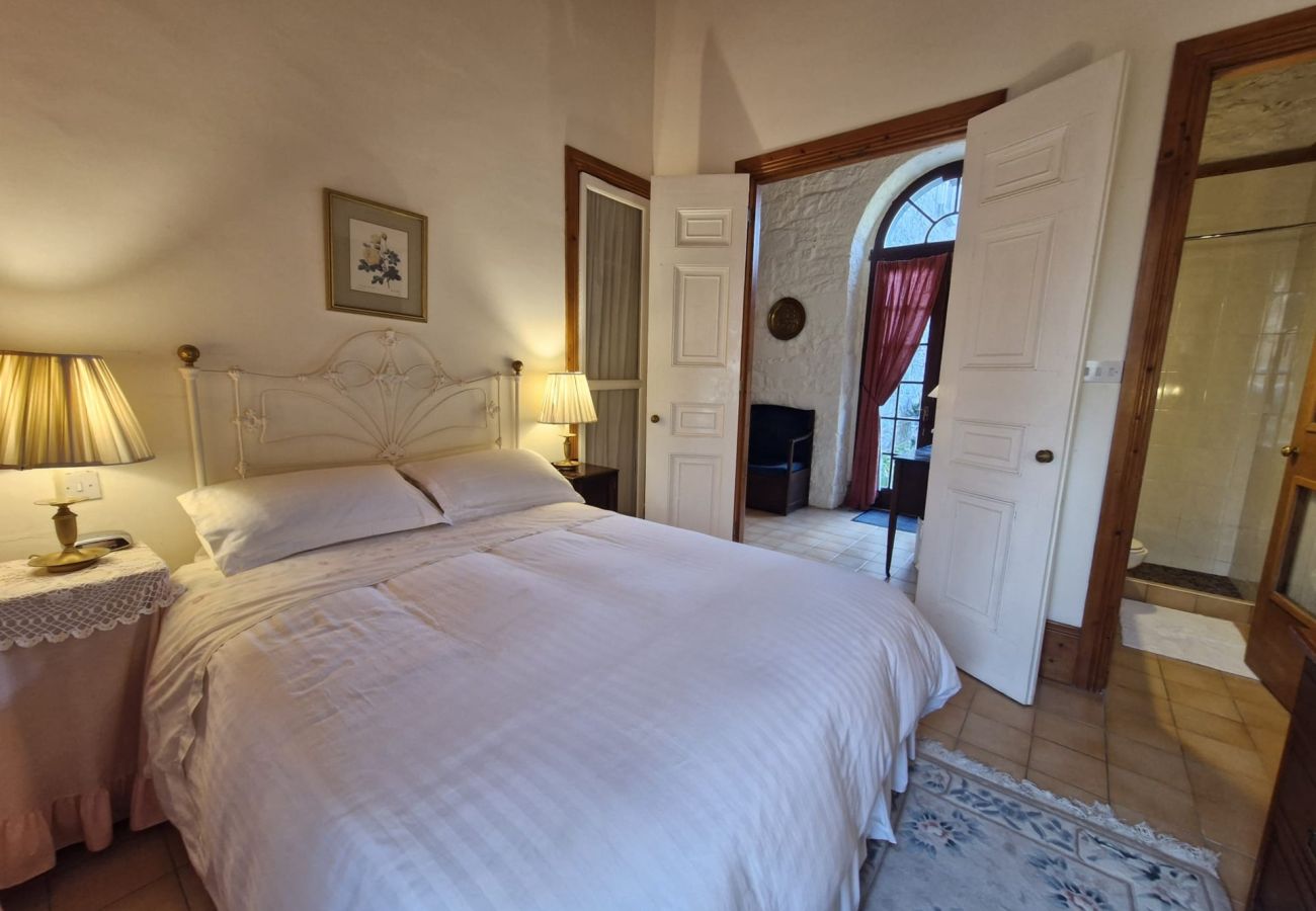 House in Rosscahill - Park Hall at Ross Castle with panoramic views 