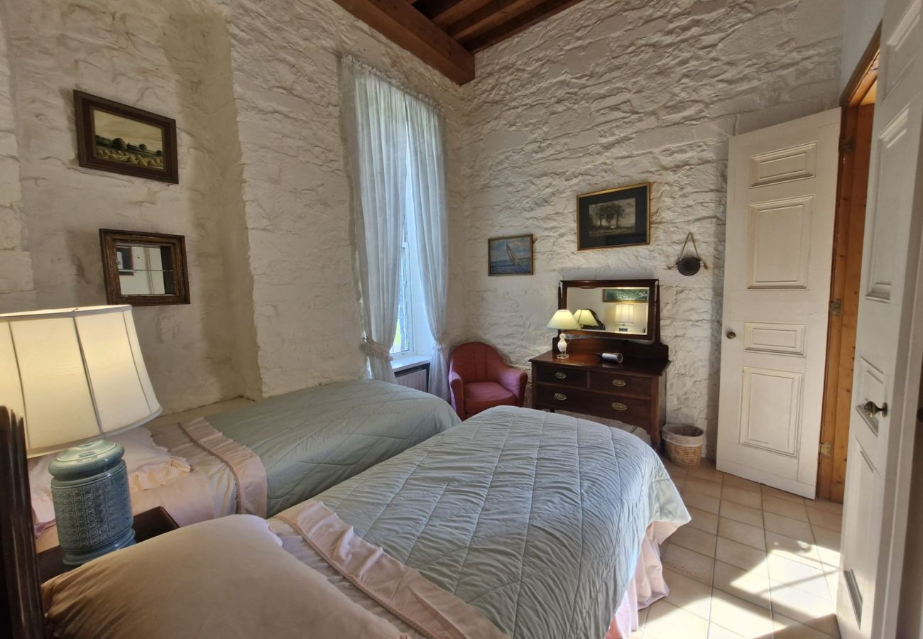 House in Rosscahill - Park Hall at Ross Castle with panoramic views 