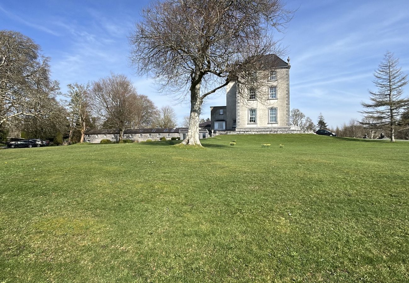 House in Rosscahill - Park Hall at Ross Castle with panoramic views 
