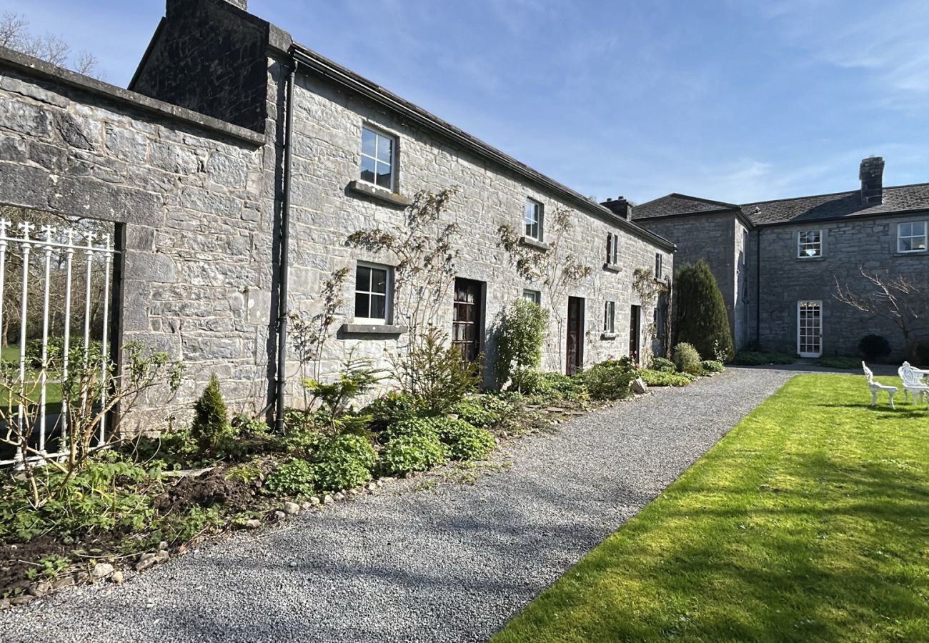 House in Rosscahill - Park Hall at Ross Castle with panoramic views 