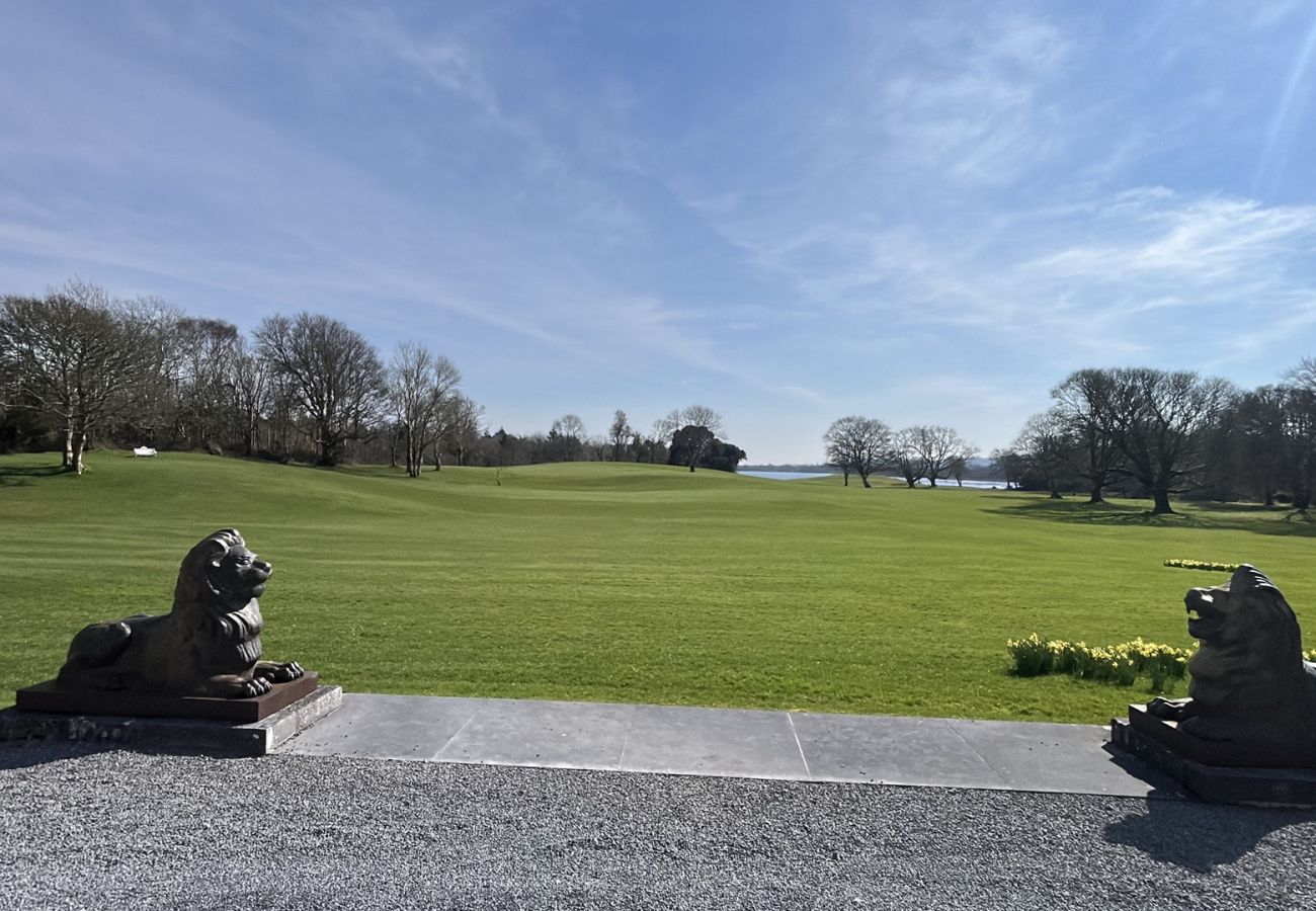 House in Rosscahill - Park Hall at Ross Castle with panoramic views 
