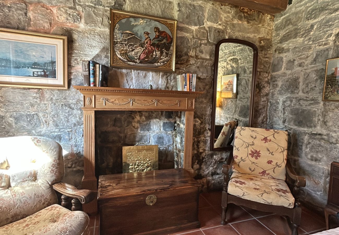 Cottage in Rosscahill - Catherines Cottage Ross Castle Galway